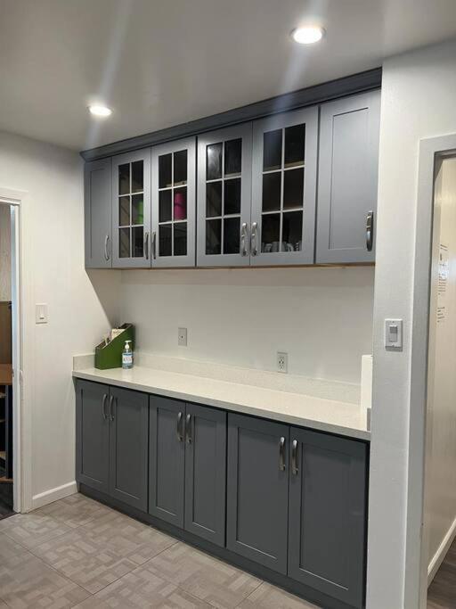 Affordable Private Rooms With Shared Bath Kitchen Near Sfo デーリーシティ エクステリア 写真