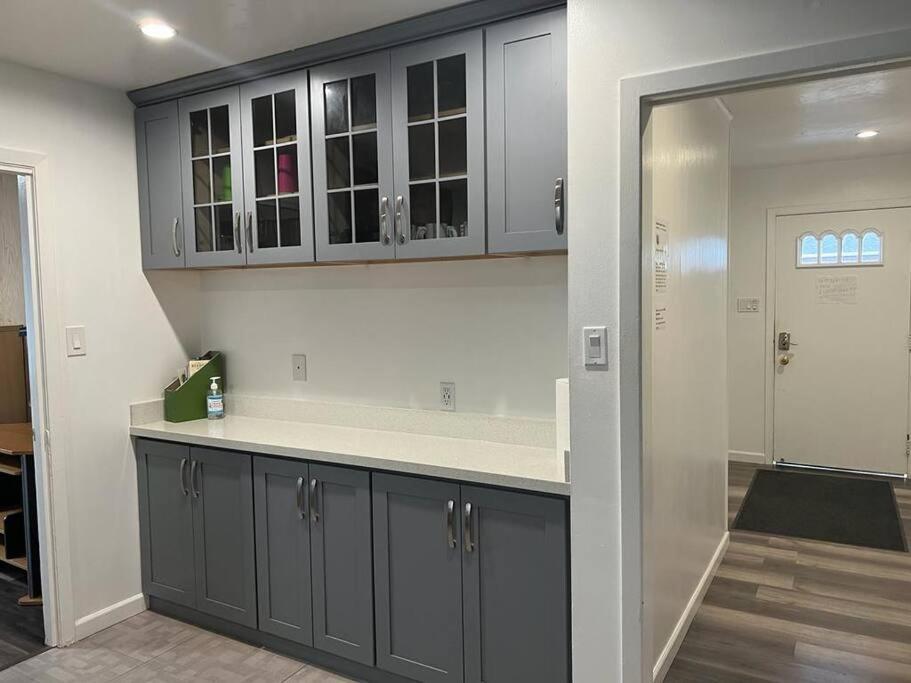 Affordable Private Rooms With Shared Bath Kitchen Near Sfo デーリーシティ エクステリア 写真